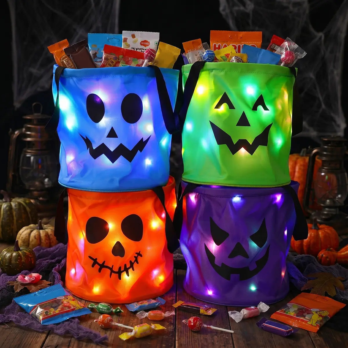 🎃 Seau à bonbons d'Halloween avec lumières LED Sacs cadeaux en non-tissé Sacs pour des bonbons ou des farces Sacs à bonbons citrouille Sacs fourre-tout réutilisables 👻