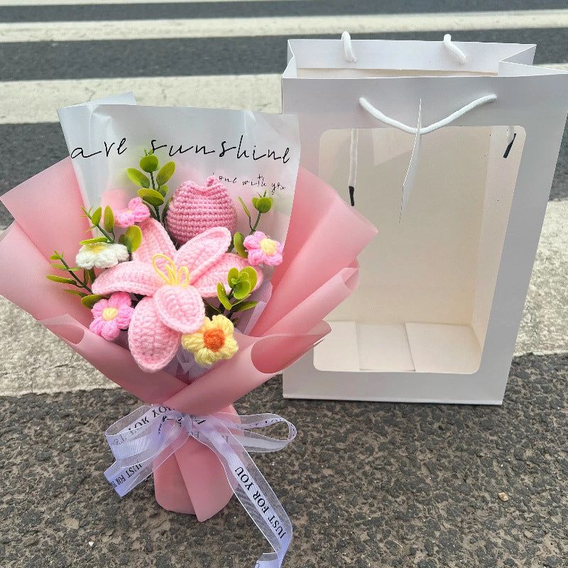🌺 Bouquet de lys, roses et tulipes au crochet rose