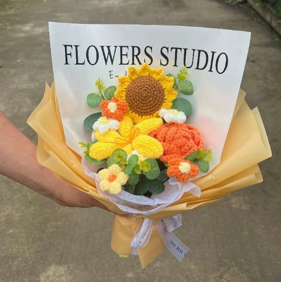 🌺 Bouquet de lys, roses et tulipes au crochet rose