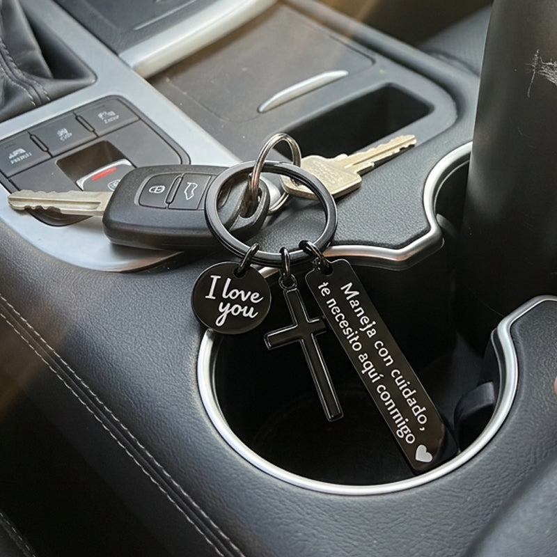 Porte-clés croix en acier inoxydable avec message de prudence à la route